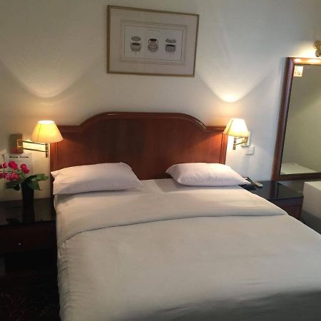 Amber Hotel Katong Сингапур Екстериор снимка