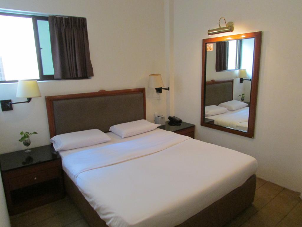 Amber Hotel Katong Сингапур Екстериор снимка
